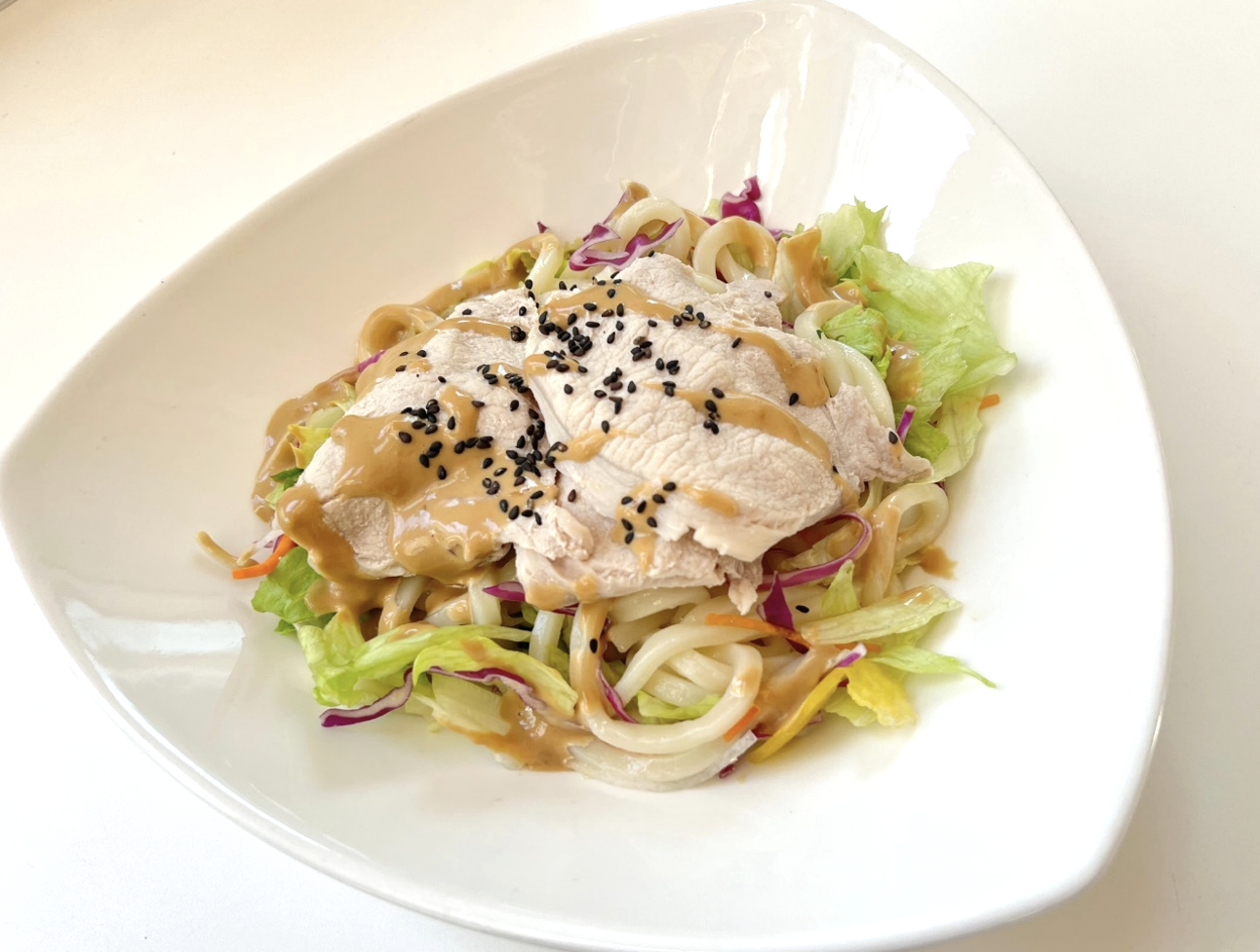 彩り野菜のごまだれサラダうどん