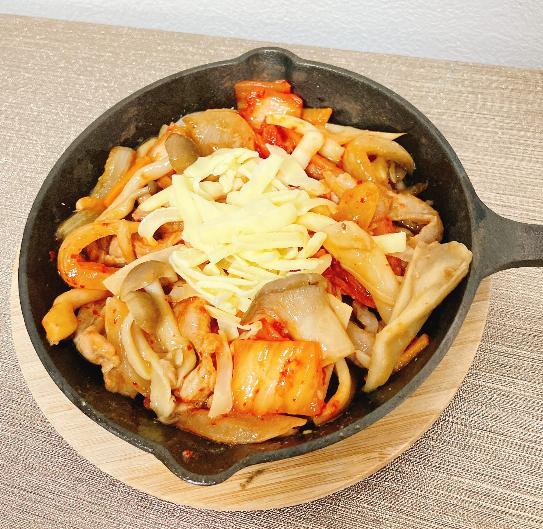 チーズたっぷり豚キムチ